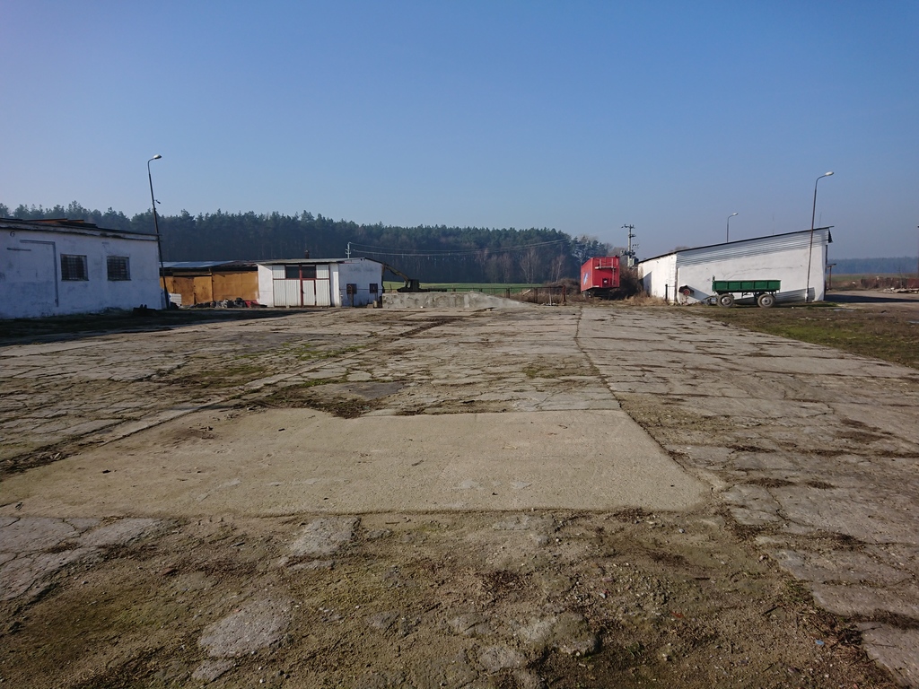 Obiekt, 1,500 m2, Raduń  (2)