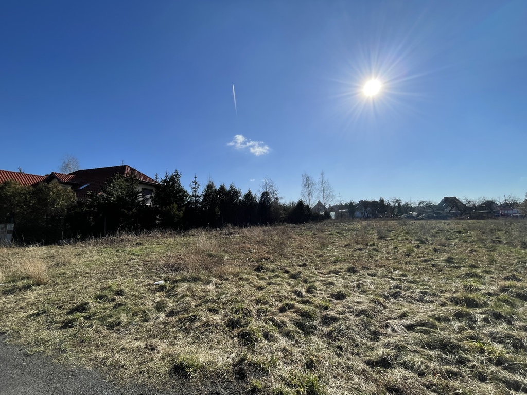 Uzbrojona działka budowlana w Centrum Grzędzic! (2)