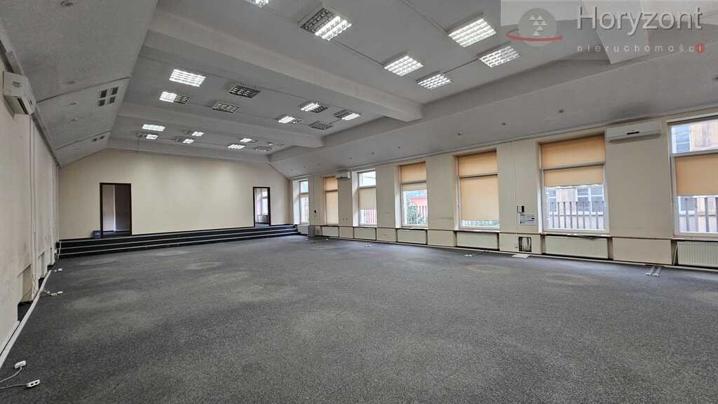 Lokal na fitnes, szkołę tańca, biuro - open space (1)