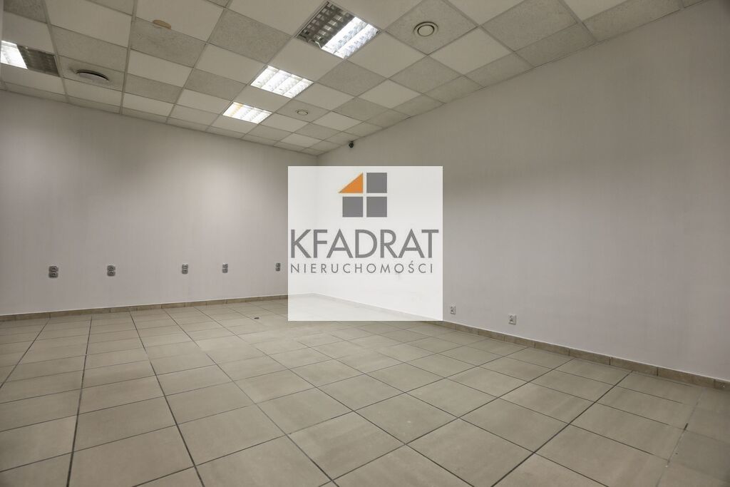 Lokal 55 m2 handlowo -usługowy Mierzyn ,parking (2)