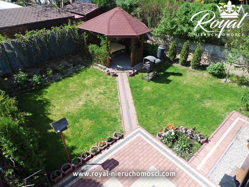 Skrajny dom szeregowy 2012r. na fajnym osiedlu ! (2)