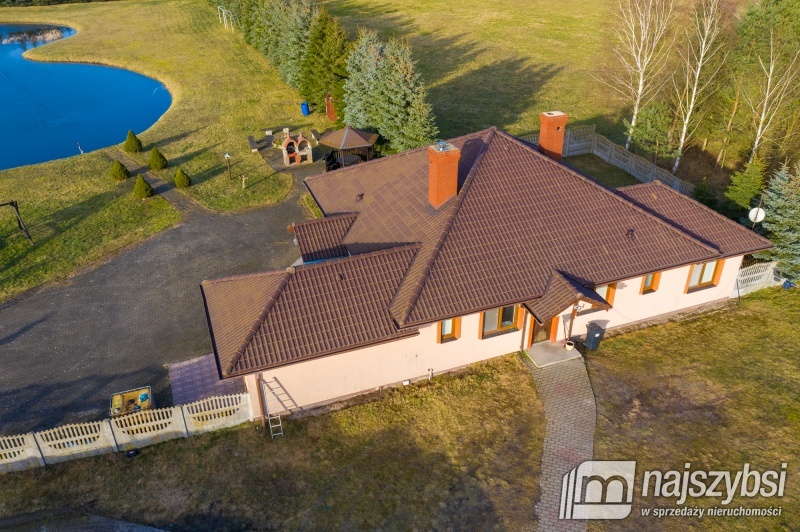 Przybiernów okolica- dom ze stawem (1)
