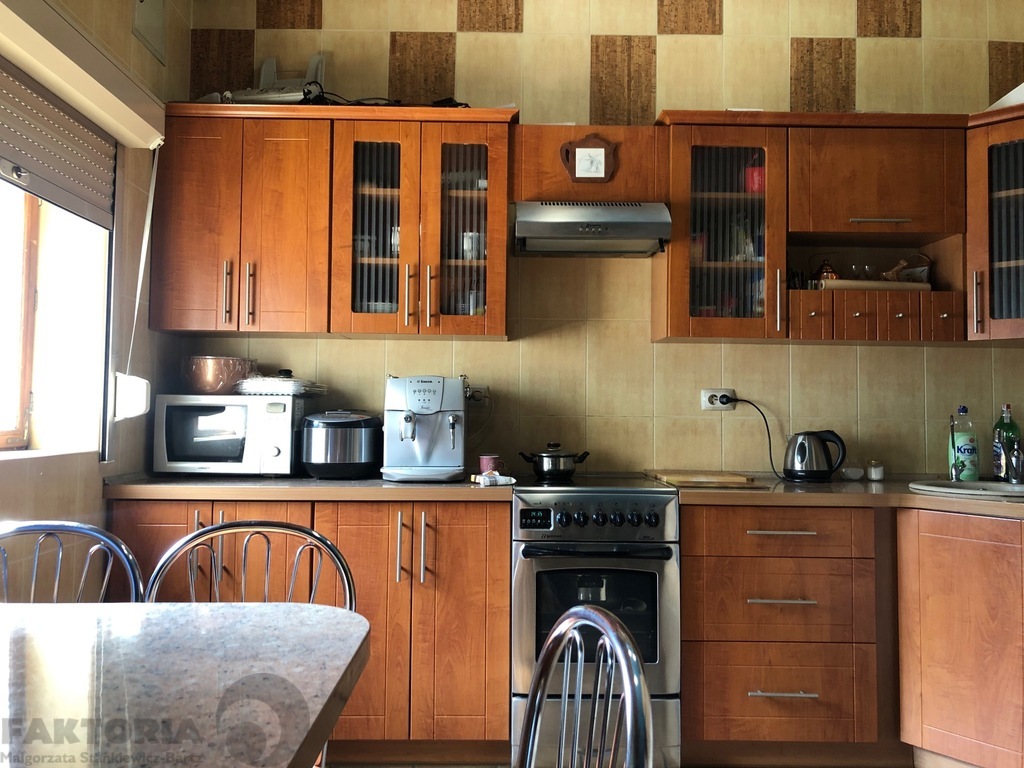 Budynek magazynowy, biuro, działka 296 m2 (7)