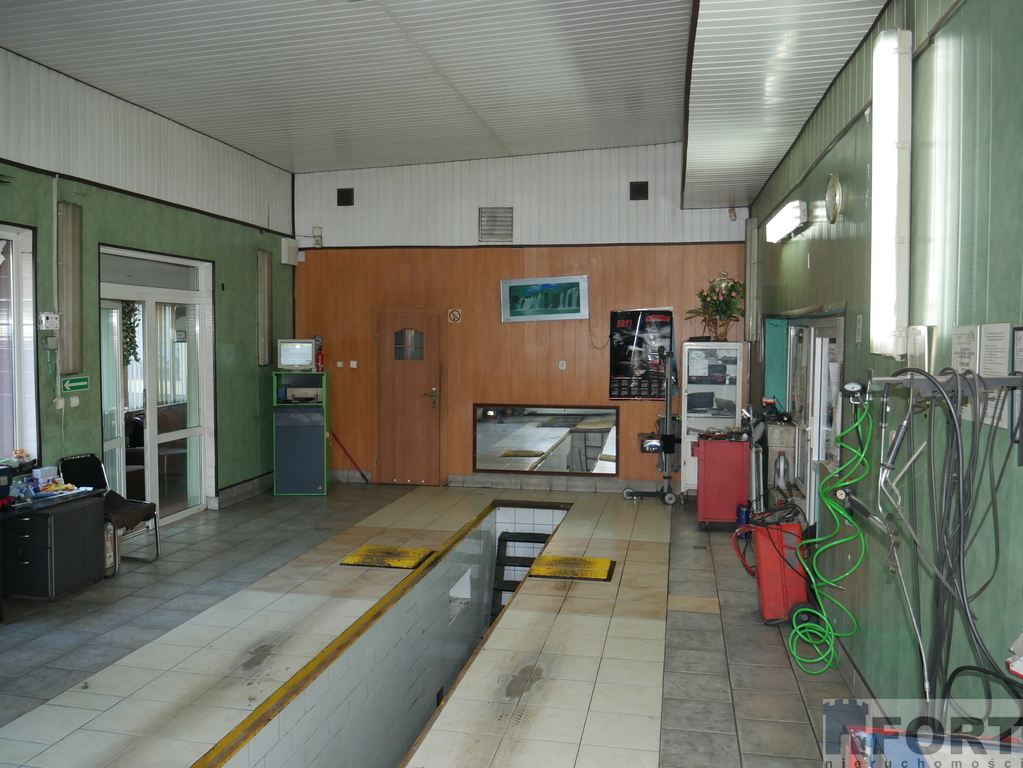 Na sprzedaż warsztat samochodowy + dom. Okazja !!! (8)