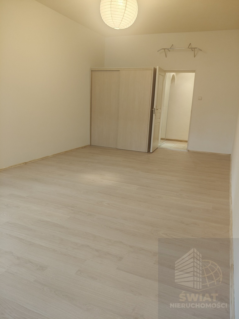 Mieszkanie 2-pokojowe w kamienicy z dobrą komunika (3)