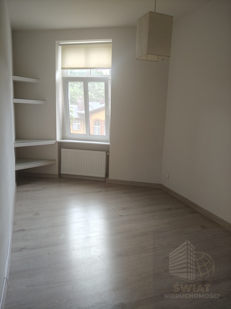 Mieszkanie 2-pokojowe w kamienicy z dobrą komunika (1)