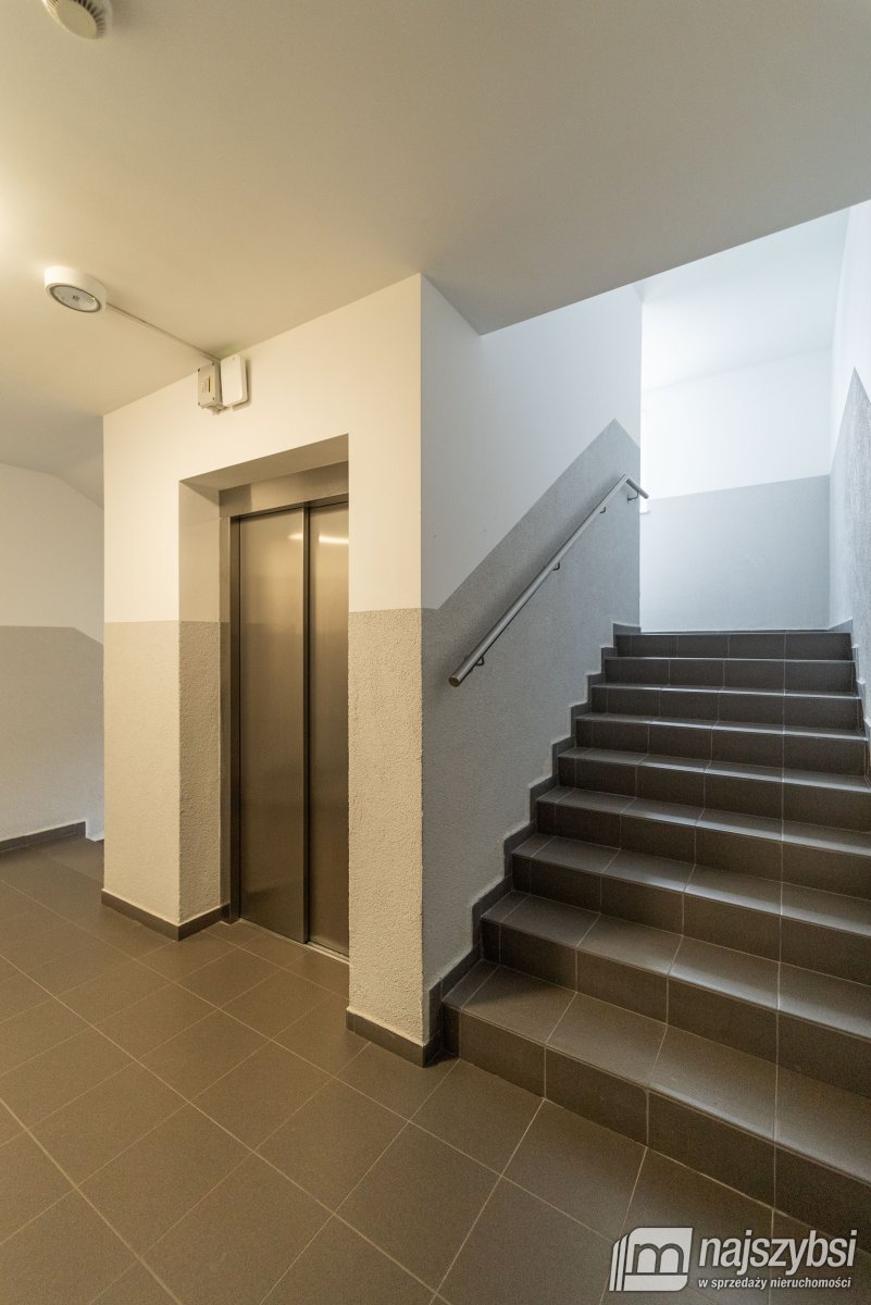 Świnoujście - 2 pok. | miejsce postojowe | piwnica (21)