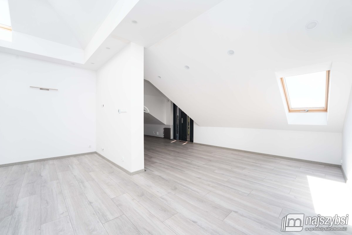 Kołobrzeg -  Stramnica-dwa domy w jednym (12)