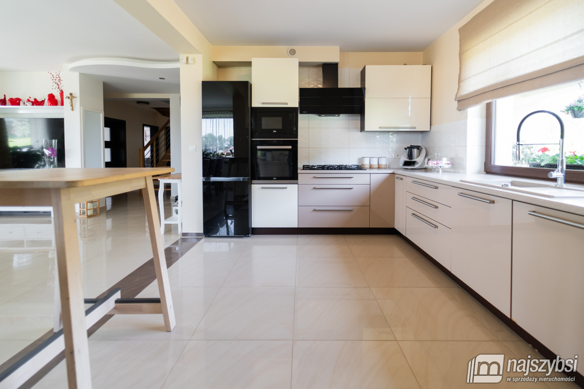 Przybiernów- dom z dużą działką (6)