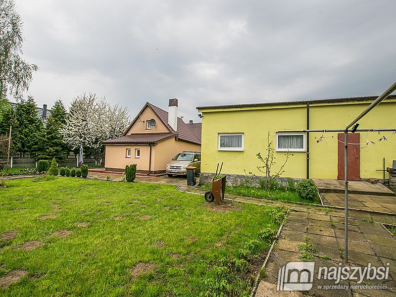 DOM WOLNO STOJĄCY Z DUŻĄ DZIAŁKĄ (11)