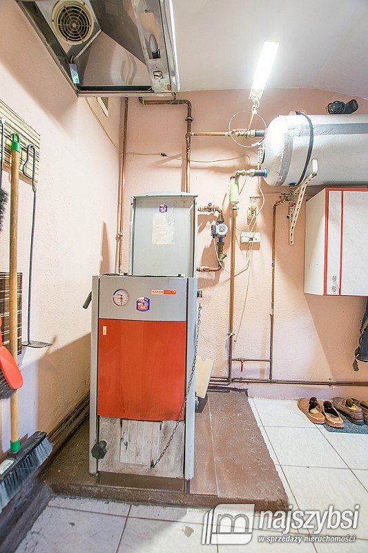 DOM WOLNO STOJĄCY Z DUŻĄ DZIAŁKĄ (12)