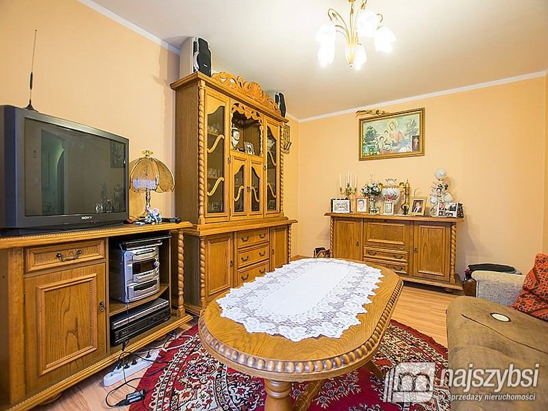 DOM WOLNO STOJĄCY Z DUŻĄ DZIAŁKĄ (3)