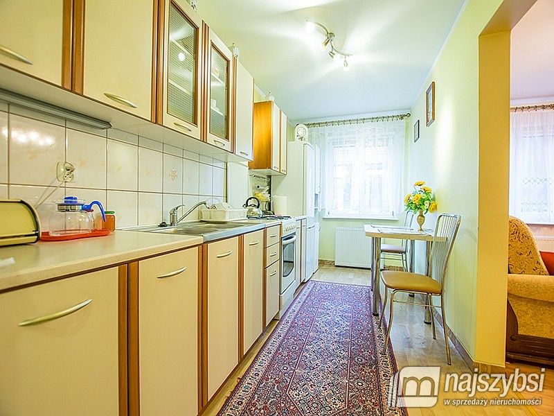 DOM WOLNO STOJĄCY Z DUŻĄ DZIAŁKĄ (6)