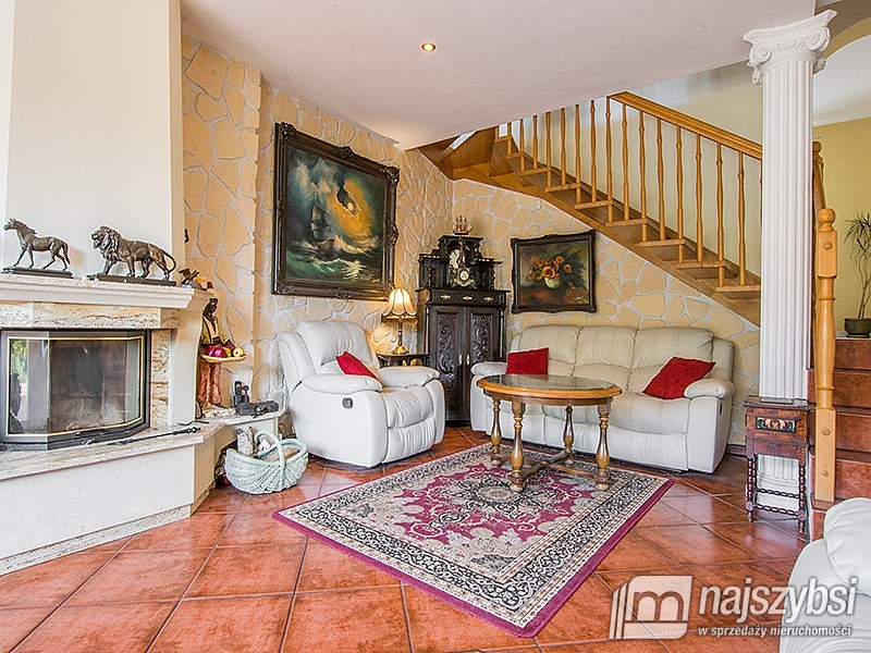 GOLENIÓW - dom z dwoma garażami na cichym osiedlu (1)