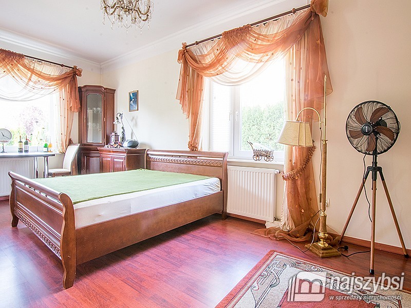 GOLENIÓW - dom z dwoma garażami na cichym osiedlu (10)