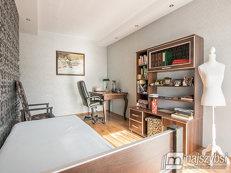 GOLENIÓW - dom z dwoma garażami na cichym osiedlu (11)