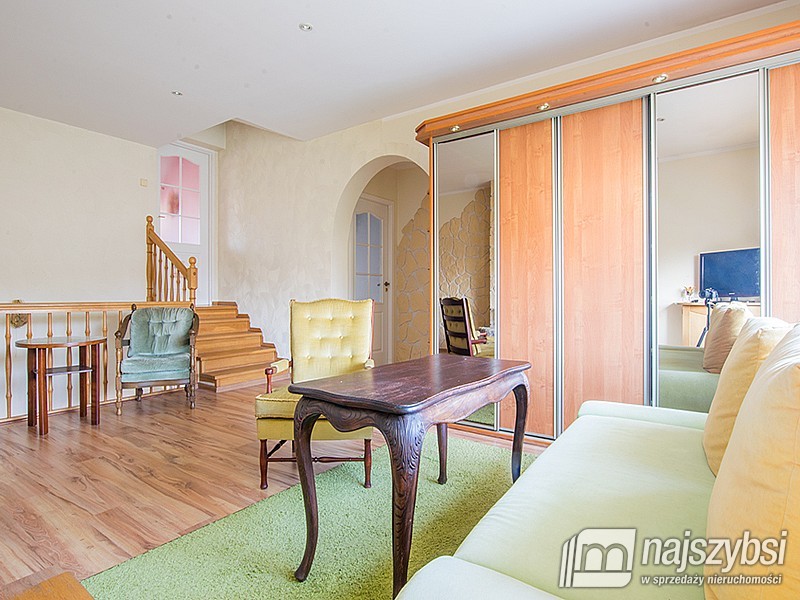 GOLENIÓW - dom z dwoma garażami na cichym osiedlu (18)