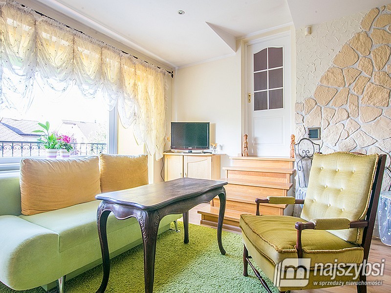 GOLENIÓW - dom z dwoma garażami na cichym osiedlu (19)