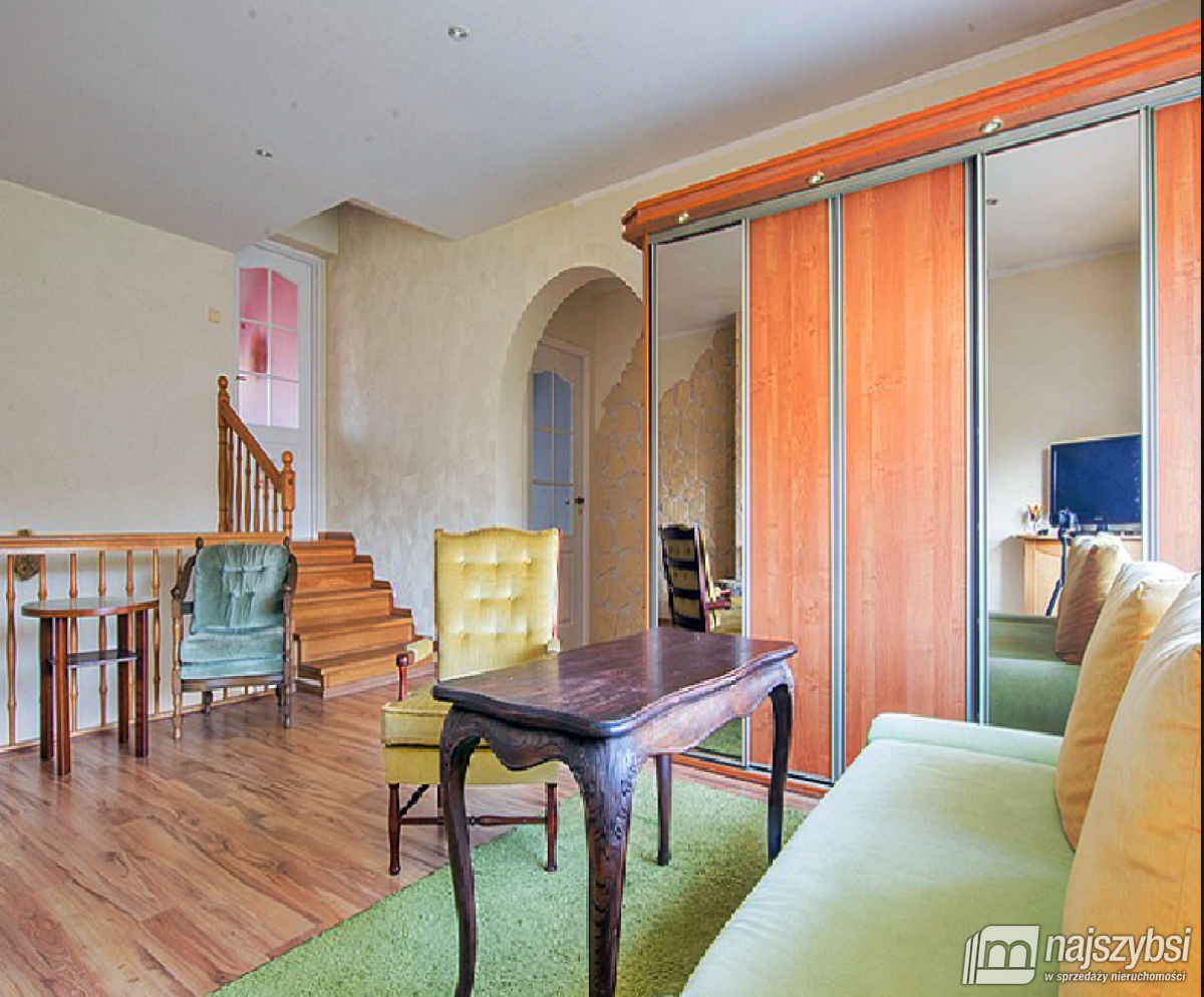 GOLENIÓW - dom z dwoma garażami na cichym osiedlu (22)