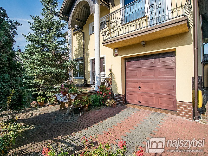 GOLENIÓW - dom z dwoma garażami na cichym osiedlu (3)