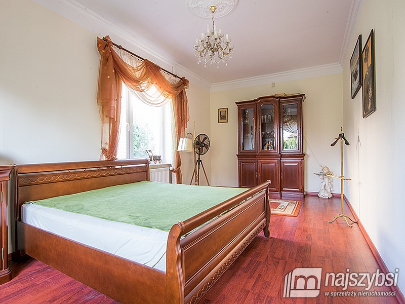 GOLENIÓW - dom z dwoma garażami na cichym osiedlu (8)