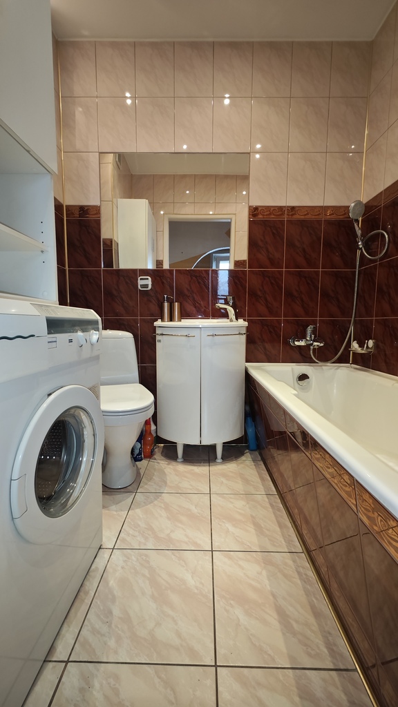 3-4 pok, 53,40m2, 3piętro, niski blok ul.Kadłubka (11)