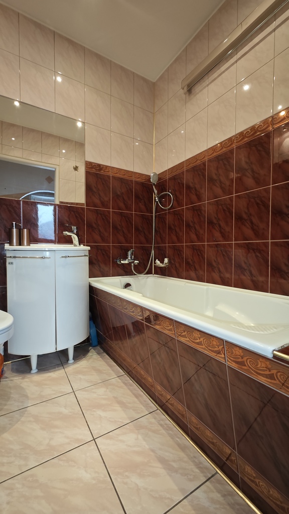 3-4 pok, 53,40m2, 3piętro, niski blok ul.Kadłubka (12)