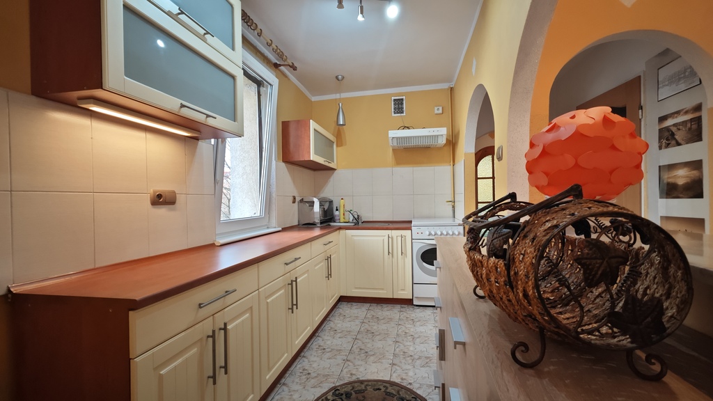 3-4 pok, 53,40m2, 3piętro, niski blok ul.Kadłubka (9)