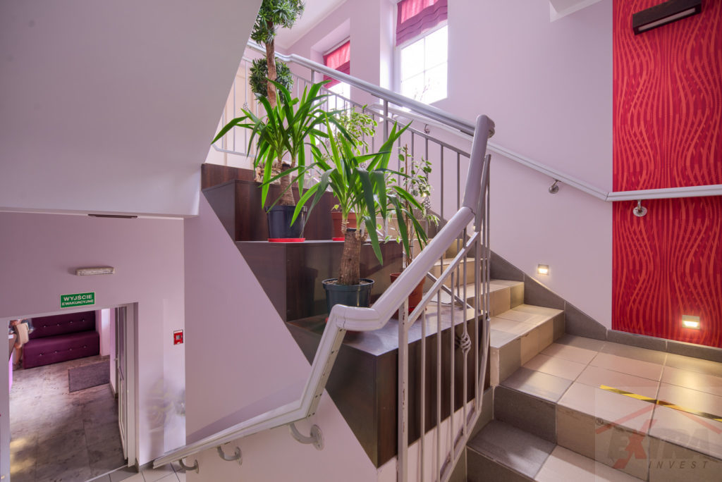 Kompleks wypoczynkowo-usługowy przy głównej drodze (21)