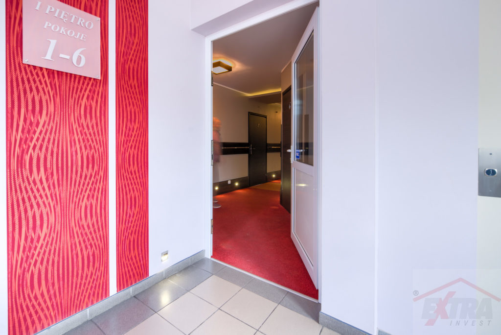 Kompleks wypoczynkowo-usługowy przy głównej drodze (22)