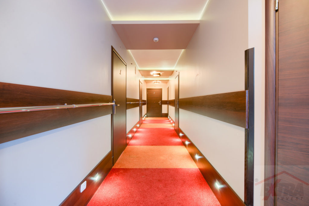 Kompleks wypoczynkowo-usługowy przy głównej drodze (23)