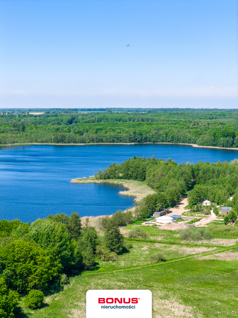 Cztery Działki nad jeziorem w otulinie drzew. (5)