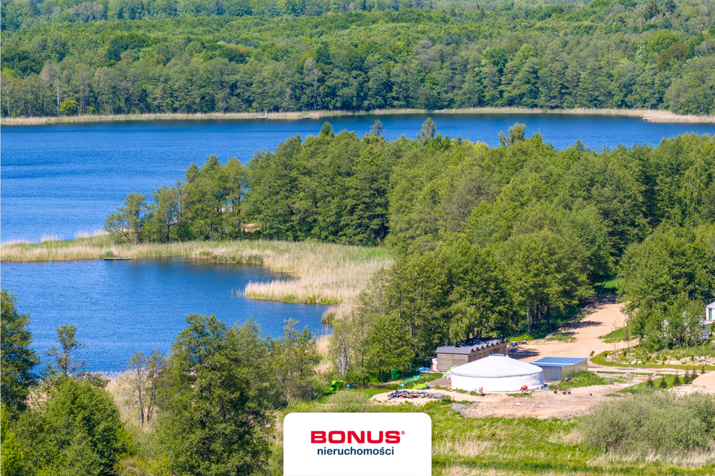 Cztery Działki nad jeziorem w otulinie drzew. (4)
