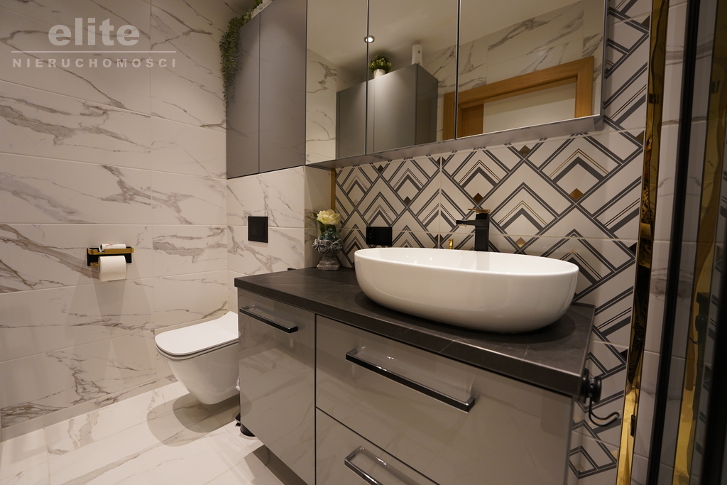 Os. zamknięte, 3 pok, 2 balkony, garaż (13)