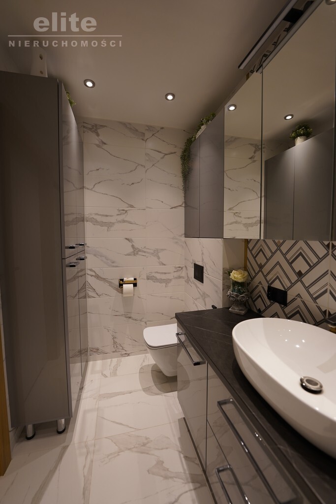 Os. zamknięte, 3 pok, 2 balkony, garaż (11)