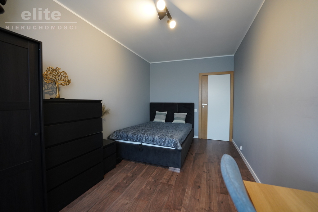 Os. zamknięte, 3 pok, 2 balkony, garaż (14)