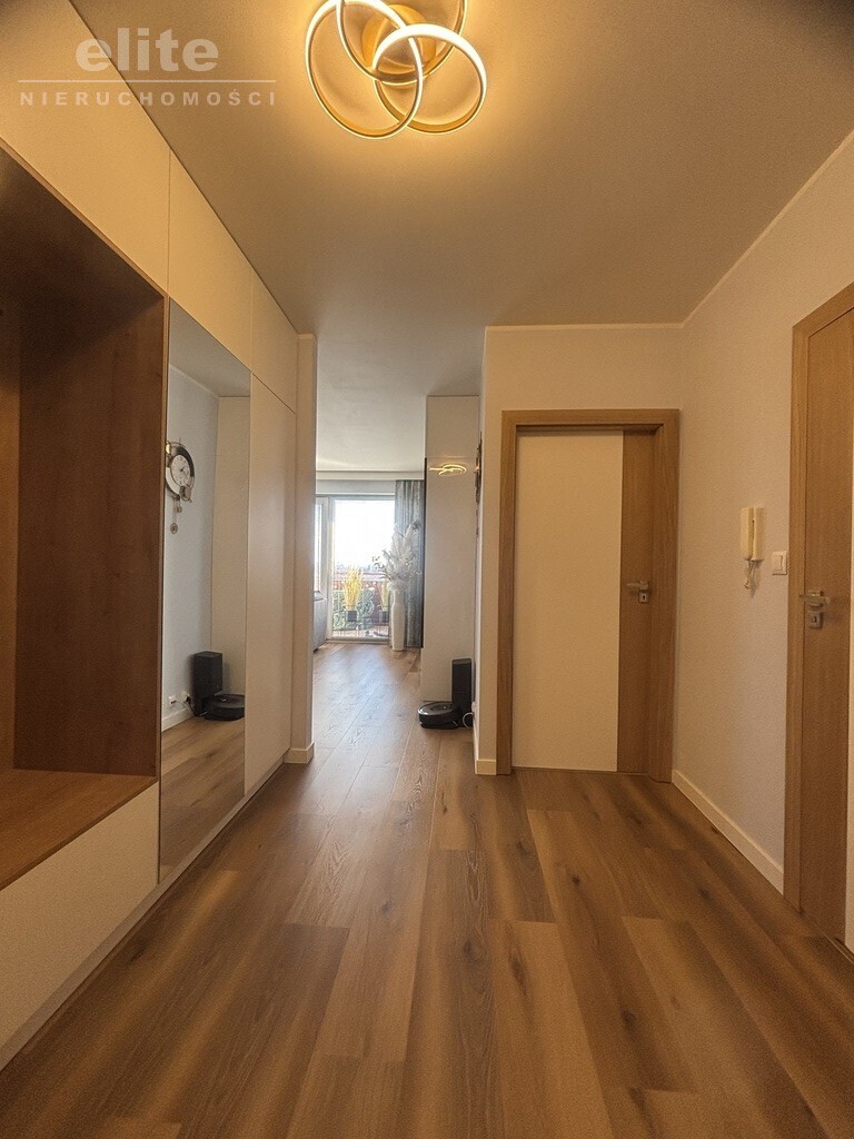 Os. zamknięte, 3 pok, 2 balkony, garaż (17)