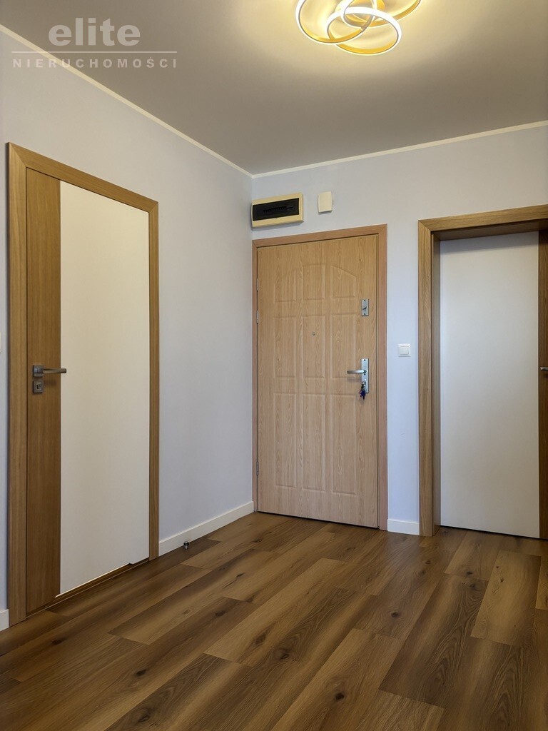 Os. zamknięte, 3 pok, 2 balkony, garaż (18)