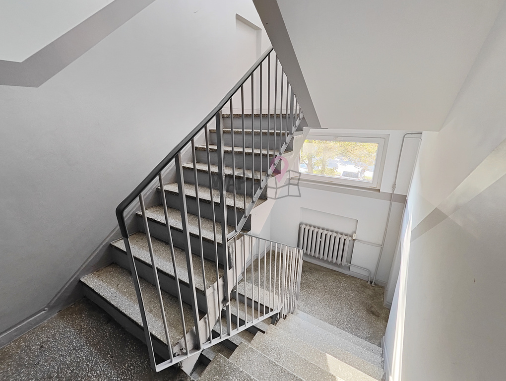 os. Bukowe - 2 pokoje, 1 piętro, balkon, 2 piwnice (10)