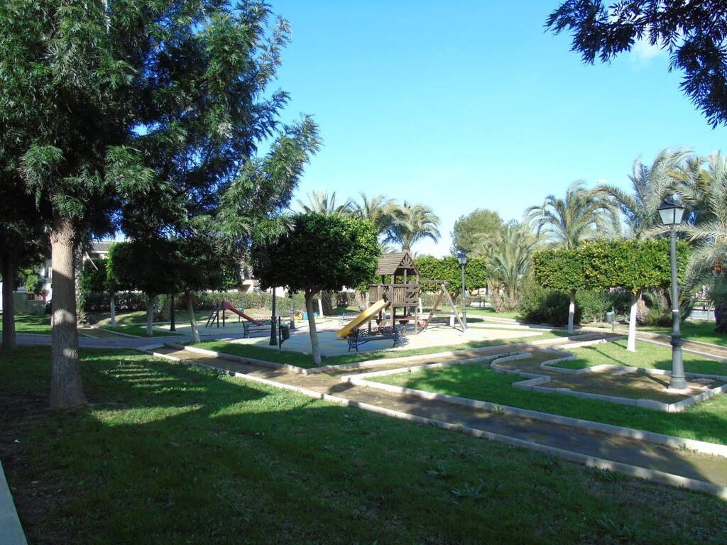 WILLA W ZABUDOWIE BLIŹNIACZEJ W DAYA NUEVA (13)