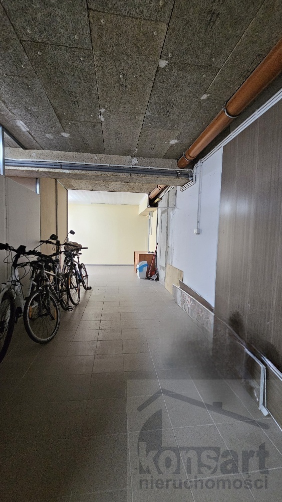 Lokal w podziemiu Apartamenty Pod Zegarem (6)