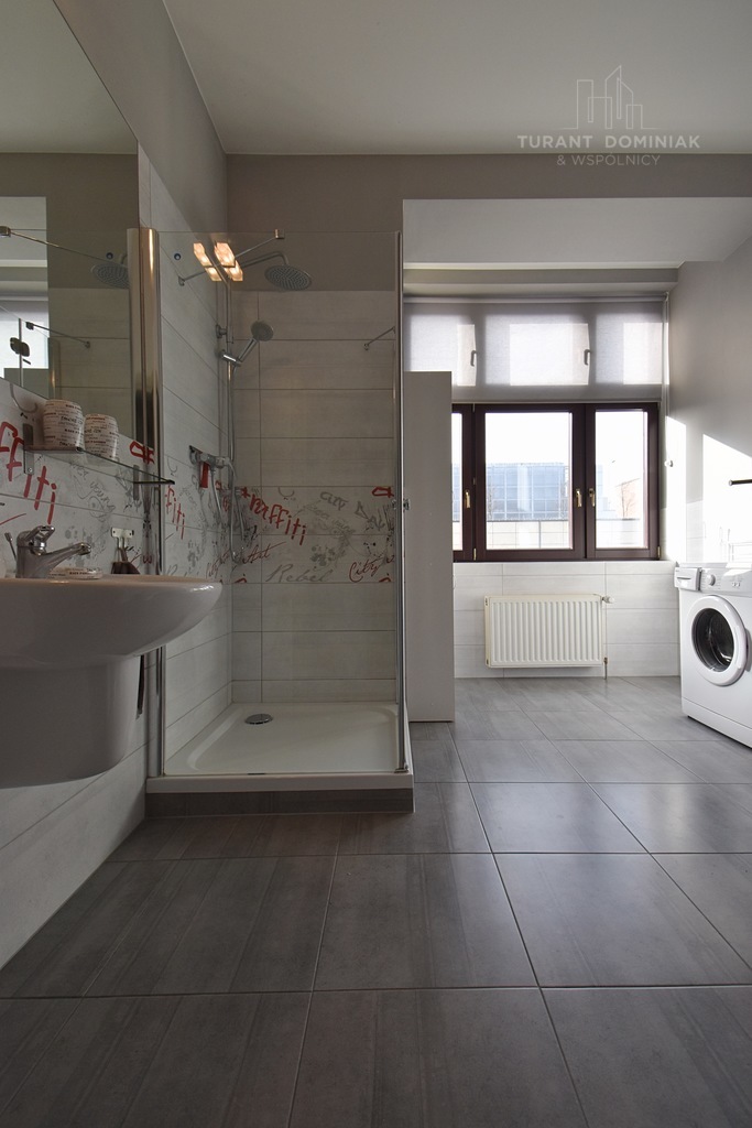 Nowoczesne trzypokojowe mieszkanie (6)