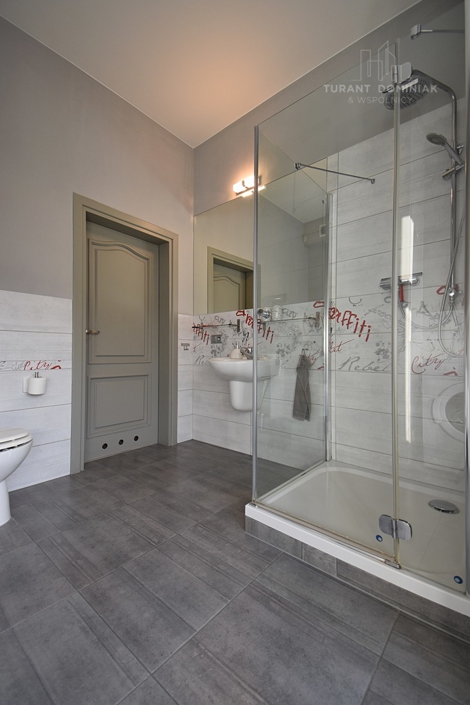 Nowoczesne trzypokojowe mieszkanie (7)