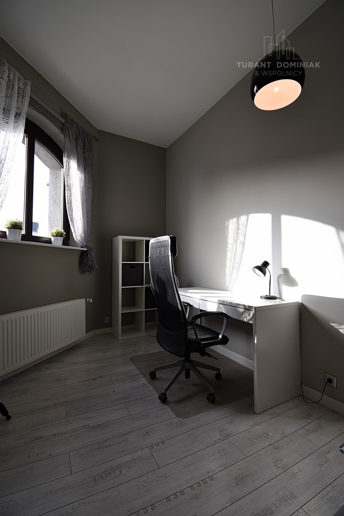 Nowoczesne trzypokojowe mieszkanie (13)