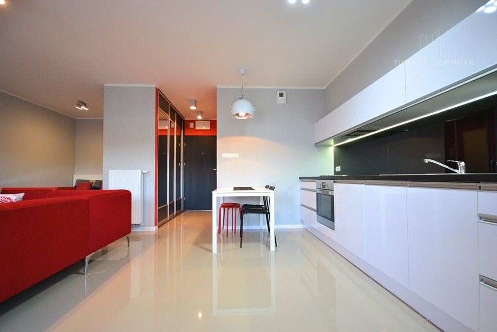 Słoneczna, nowoczesna kawalerka z balkonem (2)