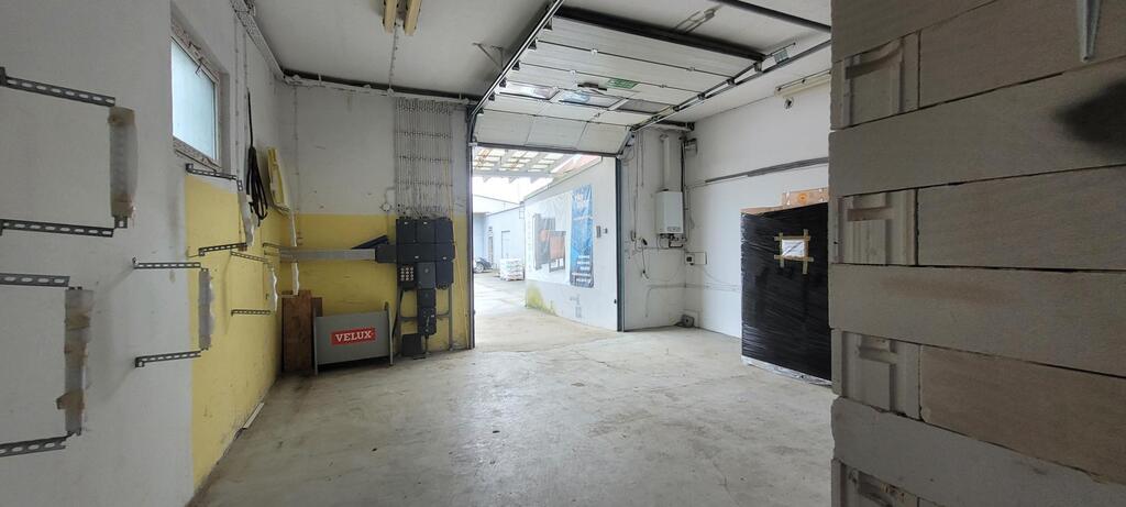 Lokal (155m2)  z miejscami postojowymi! (1)