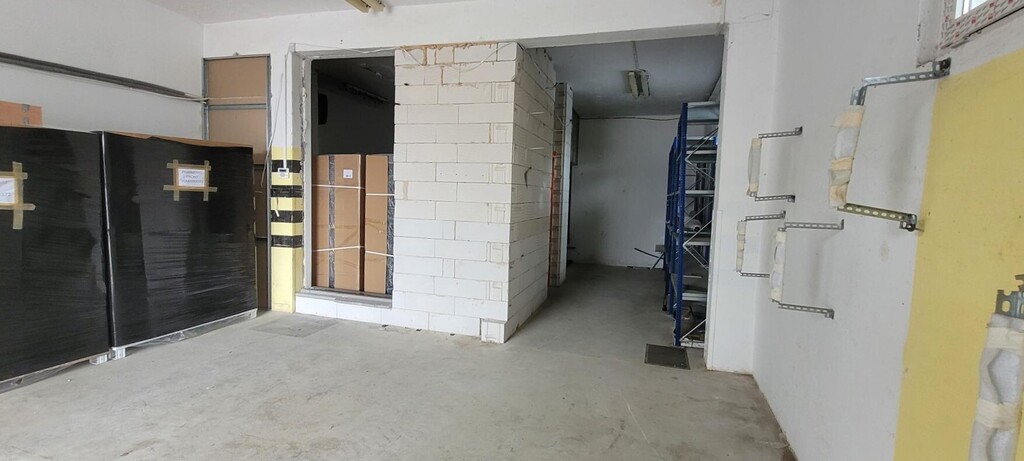 Lokal (155m2)  z miejscami postojowymi! (4)