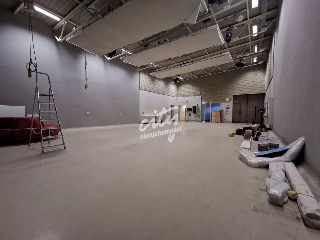 Gumieńce. Hala 200 m2 i biuro 80 m2 do wynajęcia. (2)