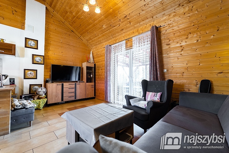 LIPIANY - PRZEPIĘKNY DREWNIANY DOM NAD JEZIOREM (10)