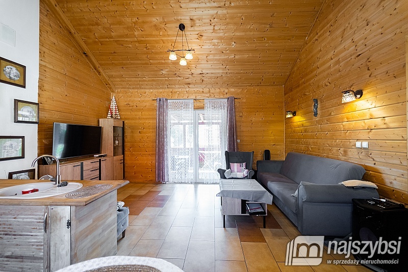 LIPIANY - PRZEPIĘKNY DREWNIANY DOM NAD JEZIOREM (11)